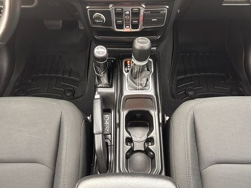 Used 2020 Jeep Gladiator Overland image 16