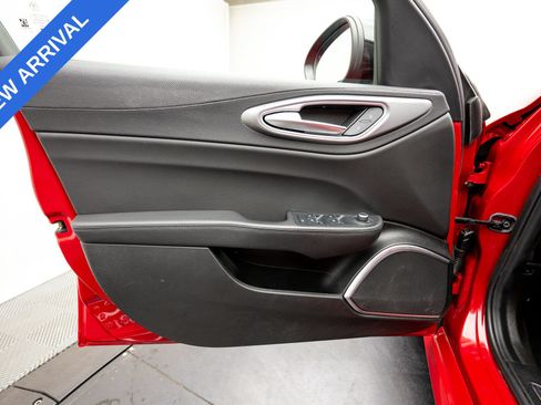 Used 2023 Alfa Romeo Giulia Veloce AWD/4WD image 30
