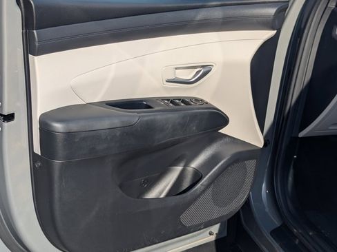 Used 2025 Hyundai Tucson SE image 10