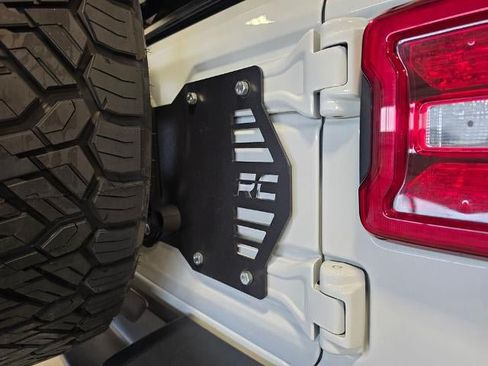 Used 2020 Jeep Wrangler Unlimited Sahara AWD/4WD image 13