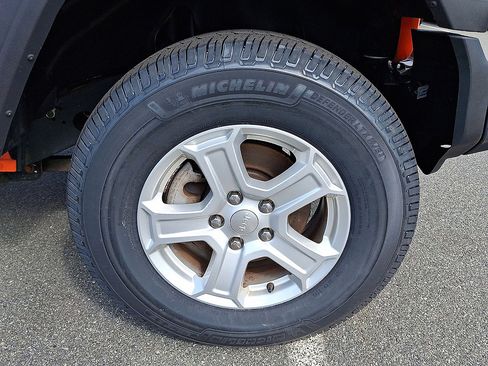 Used 2018 Jeep Wrangler Sport AWD/4WD image 33