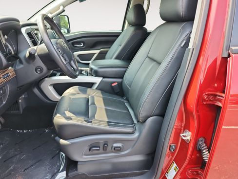 Used 2018 Nissan Titan SL w/ Chrome Package AWD/4WD image 9
