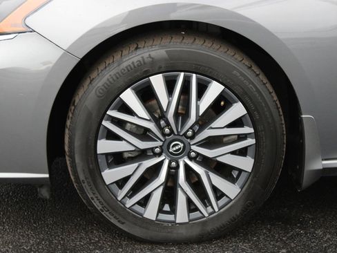 Used 2024 Nissan Altima 2.5 SV image 10