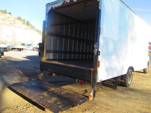 Used 2002 Ford E-450 and Econoline 450 image 6