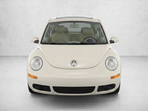 Used 2010 Volkswagen Beetle Coupe FWD image 2