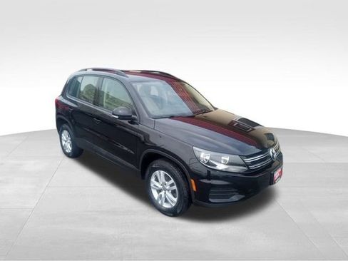 Used 2017 Volkswagen Tiguan S image 3