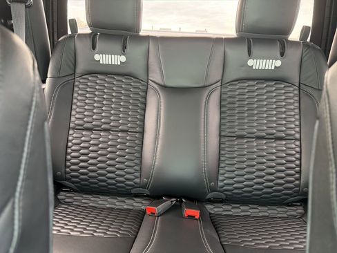 Used 2023 Jeep Wrangler Sport S image 17