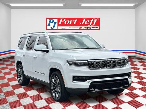 Used 2022 Jeep Grand Wagoneer Series III w/ Rear Seat Video Group 1 AWD/4WD image 2