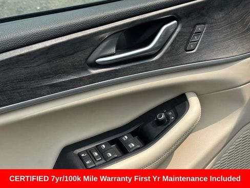 Used 2023 Jeep Grand Cherokee Limited AWD/4WD image 16