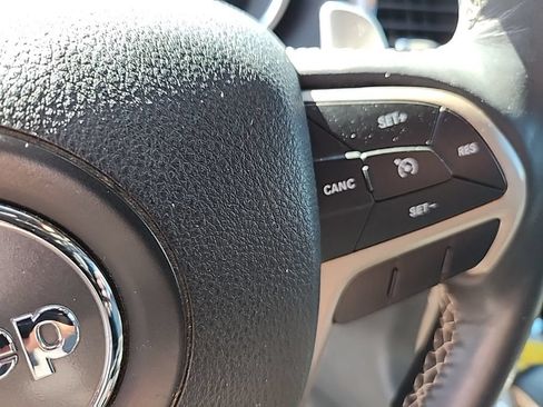 Used 2017 Jeep Grand Cherokee Limited AWD/4WD image 11