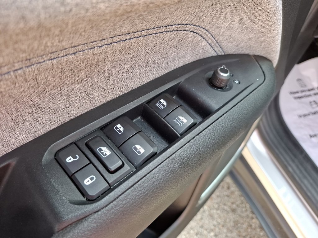 Used 2024 Jeep Compass Latitude AWD/4WD image 12