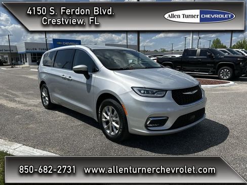 Used 2023 Chrysler Pacifica Touring-L image 1