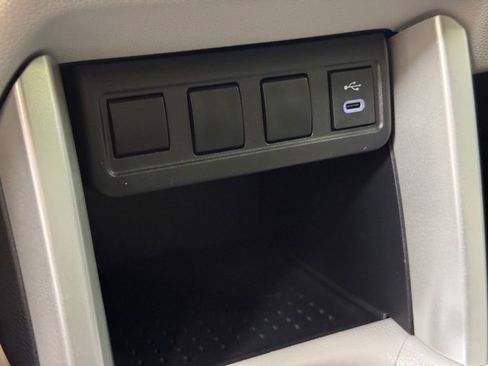 Used 2025 Toyota Corolla Cross L image 35