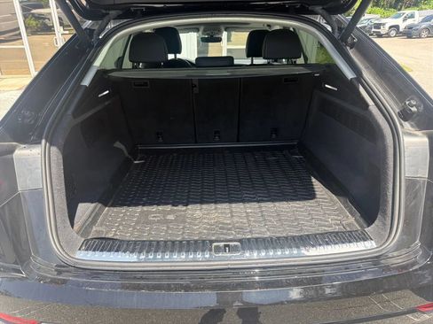 Used 2023 Audi Q8 Premium w/ Convenience Package AWD/4WD image 18