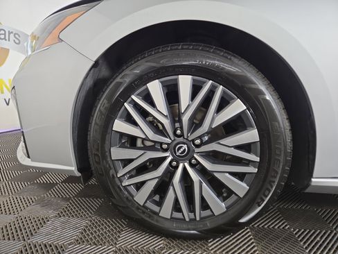 Used 2024 Nissan Altima 2.5 SV FWD image 31
