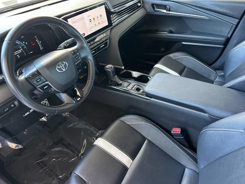 Used 2025 Toyota Camry SE w/ Multimedia Upgrade Package FWD image 9