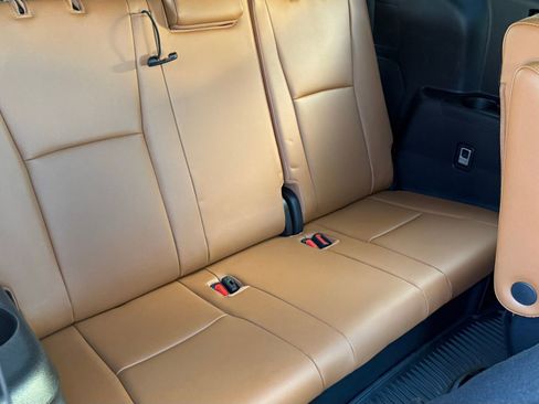 Used 2022 Toyota Highlander Platinum image 28