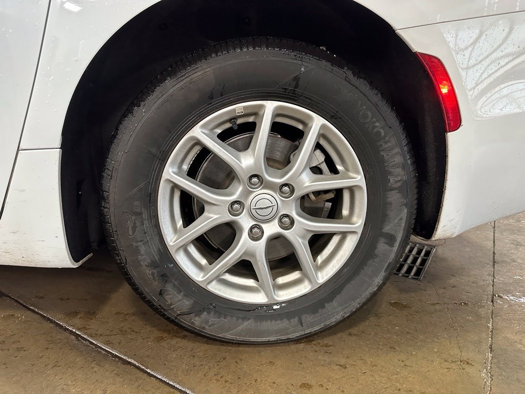 Used 2025 Chrysler Pacifica Select FWD image 40
