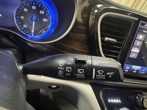 Used 2024 Chrysler Pacifica Limited image 21