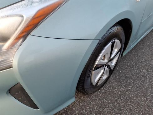 Used 2016 Toyota Prius Three image 9