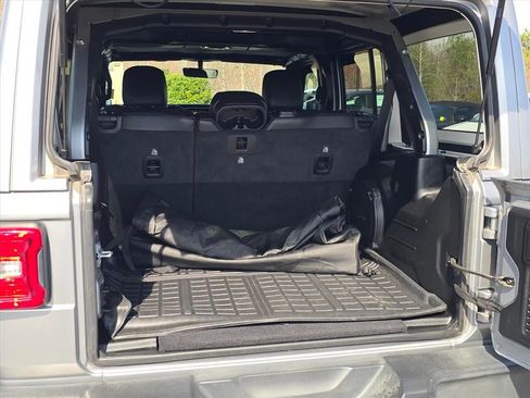 Used 2018 Jeep Wrangler Unlimited Sport image 15