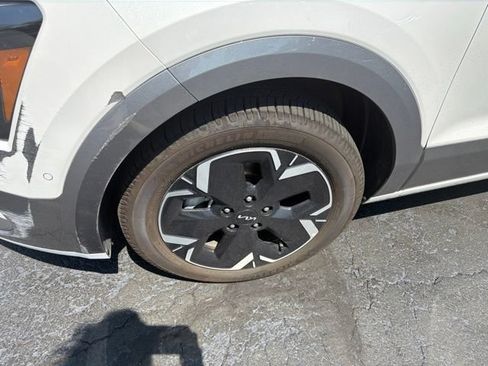 Used 2023 Kia Niro Wave w/ Wave Preserve Package FWD image 2