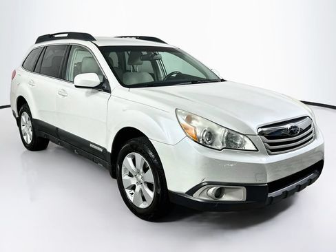 Used 2011 Subaru Outback 2.5i Premium w/ All-Weather Pkg AWD/4WD image 2