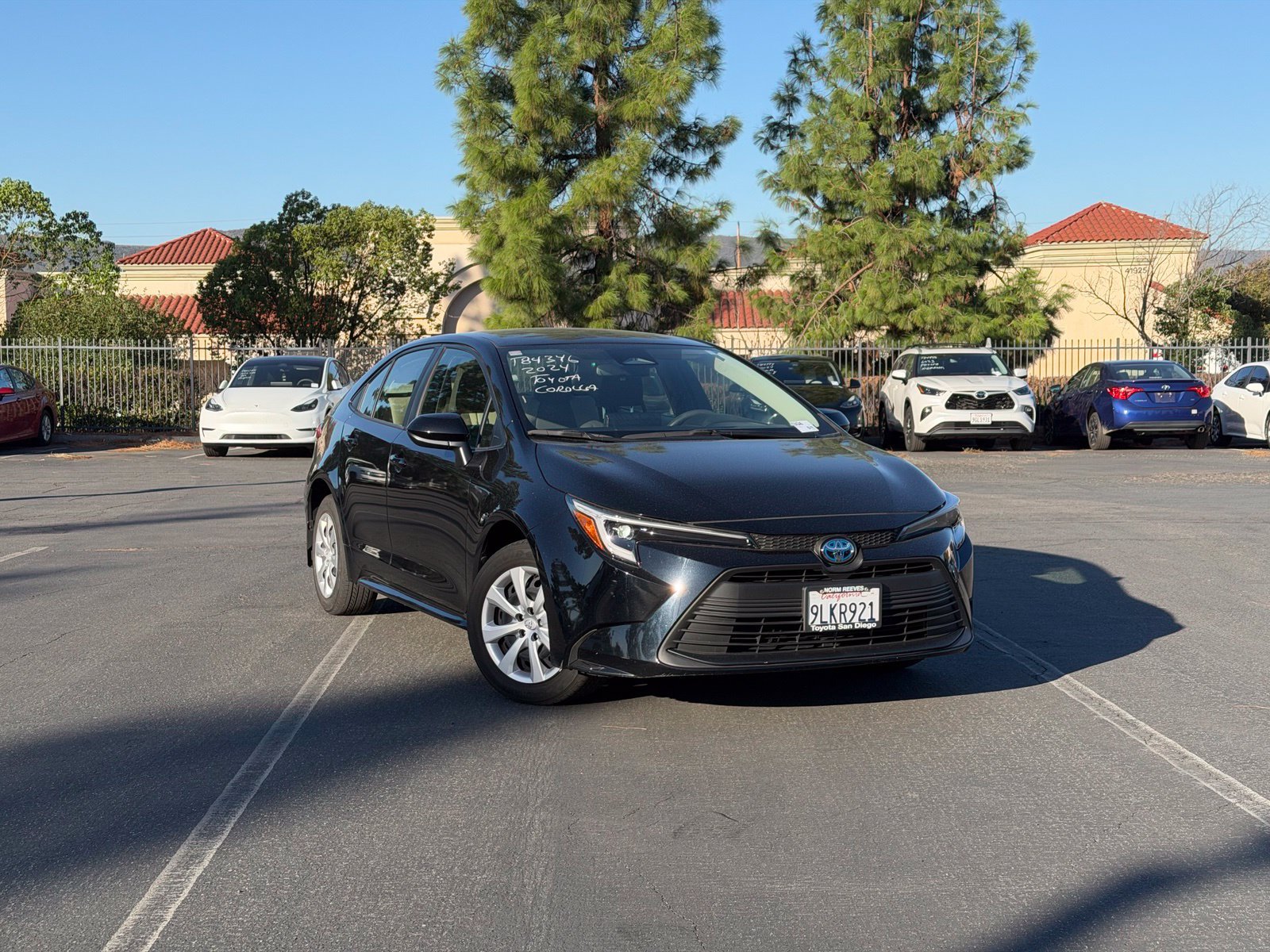 Certified 2024 Toyota Corolla LE FWD image 1