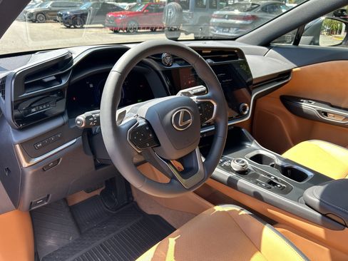 Used 2025 Lexus RZ 450e w/ Technology Package AWD/4WD image 4