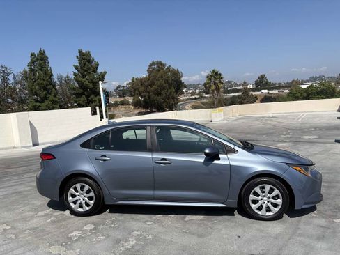 Used 2025 Toyota Corolla LE image 33