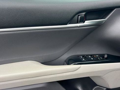 Certified 2018 Toyota Camry LE image 12