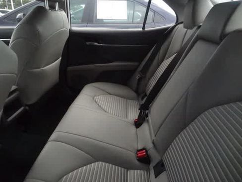 Used 2023 Toyota Camry SE FWD image 8