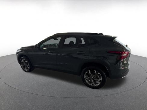 Used 2025 Chevrolet Trax LT FWD image 10