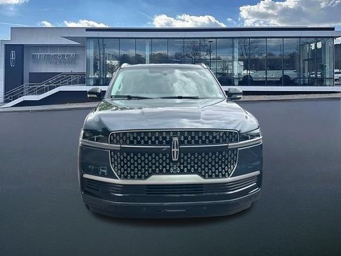 New 2026 Lincoln Navigator L Premier AWD/4WD image 2