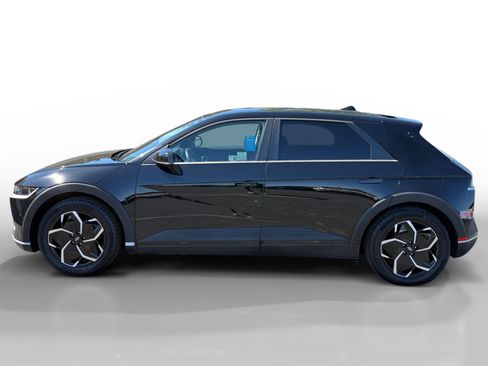 Used 2024 Hyundai Ioniq 5 SEL RWD image 2