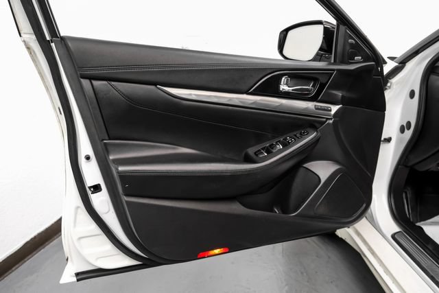 Used 2018 Nissan Maxima SR w/ Midnight Edition FWD image 40