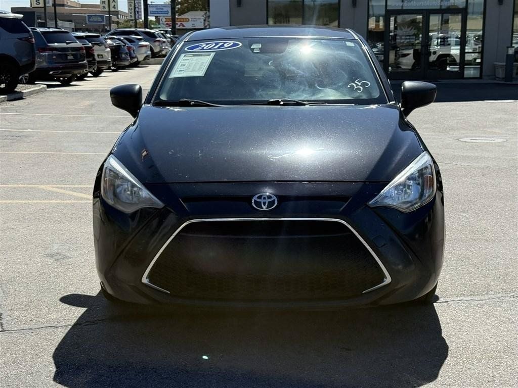 Used 2019 Toyota Yaris L FWD image 2