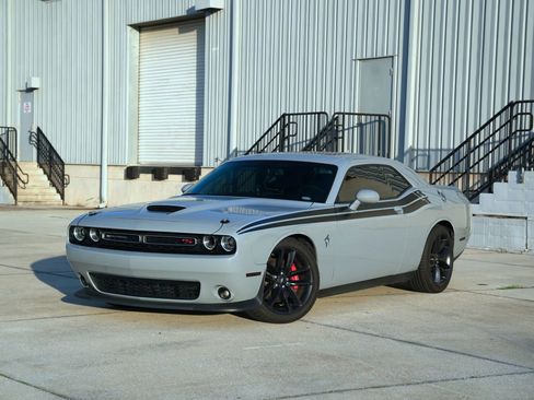 Used 2022 Dodge Challenger R/T w/ Plus Package image 16