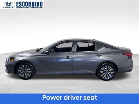 Used 2024 Nissan Altima 2.5 SV image 2