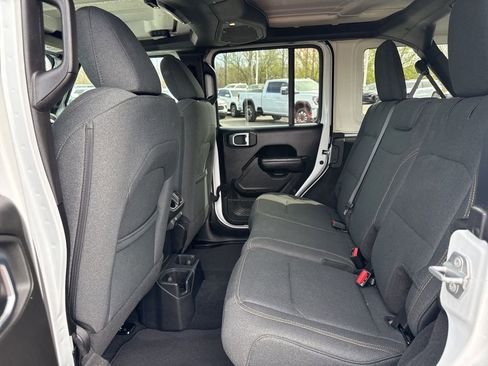 Used 2025 Jeep Wrangler Sport S image 10