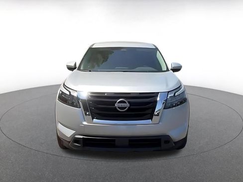Used 2025 Nissan Pathfinder SV image 4