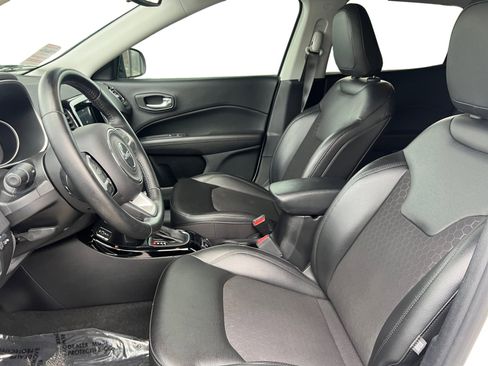 Used 2021 Jeep Compass Latitude FWD image 9