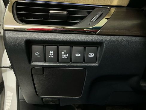 Used 2016 Toyota Avalon Limited w/ Toyota Safety Sense Package image 18