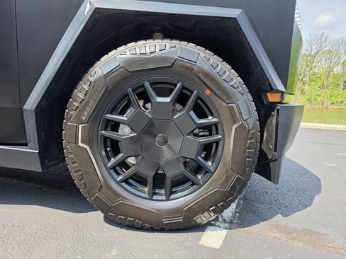 Used 2024 Tesla Cybertruck AWD Crew Cab image 2