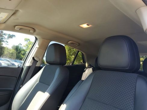 Used 2022 Buick Encore Preferred w/ Safety Package image 27