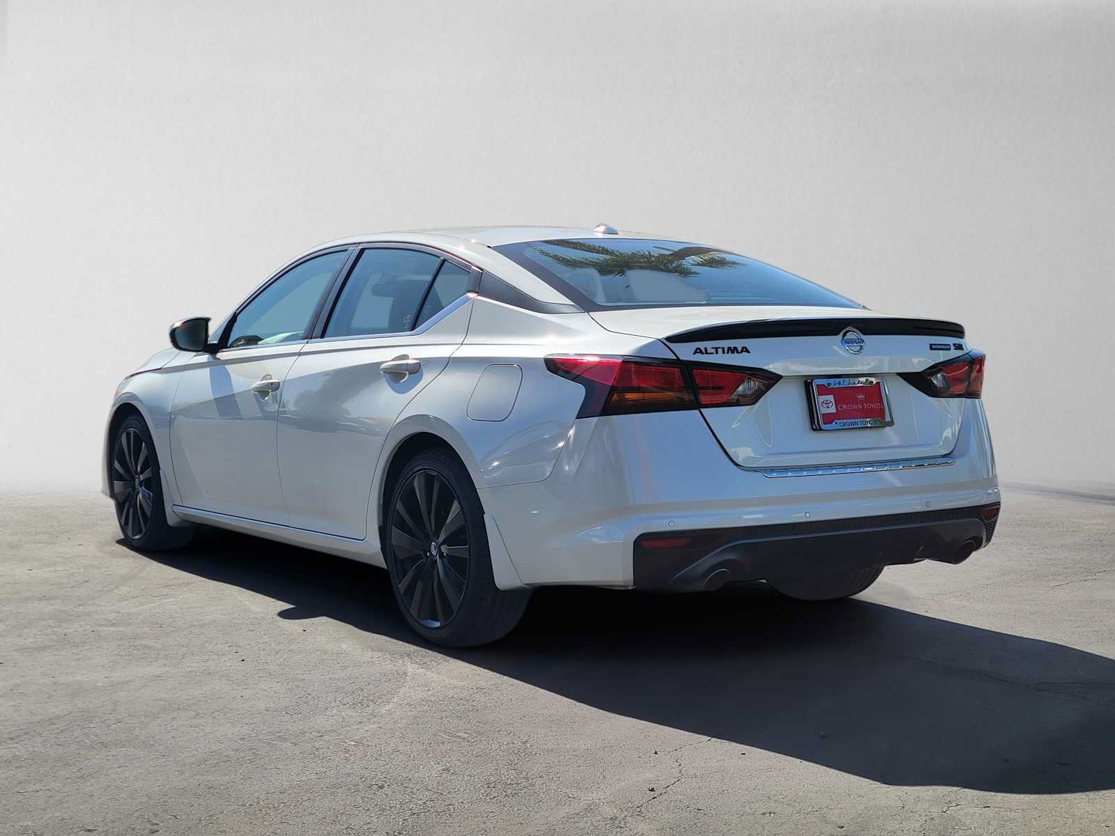 Used 2022 Nissan Altima 2.5 SR w/ Midnight Edition Package FWD image 5