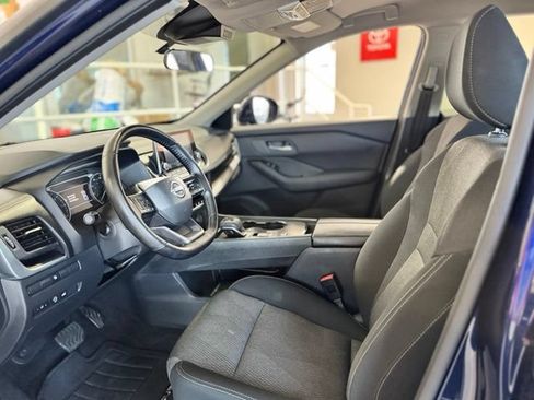 Used 2025 Nissan Rogue SV FWD image 19