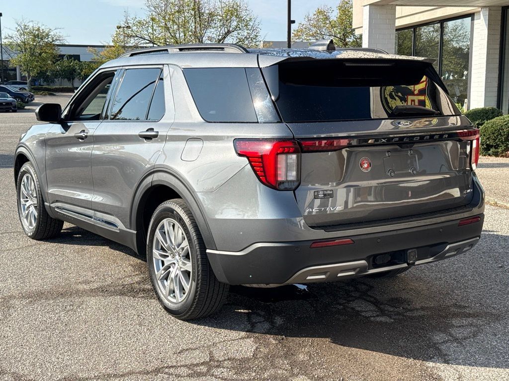 Used 2025 Ford Explorer Active w/ Active Comfort Package AWD/4WD image 9