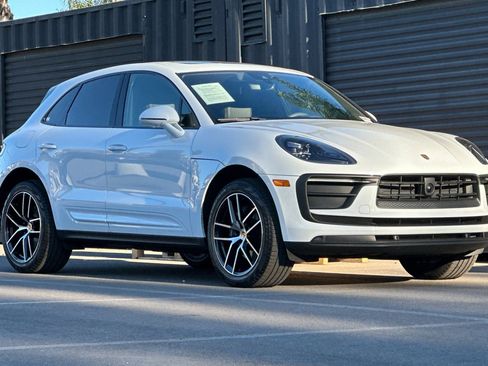 Used 2025 Porsche Macan Base image 10