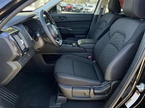 Certified 2025 Nissan Pathfinder S image 22